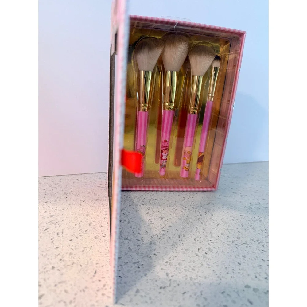 Strawberry Shortcake Cosmetic Brush Set 4pc Taste Beauty Pink Collector Box NEW